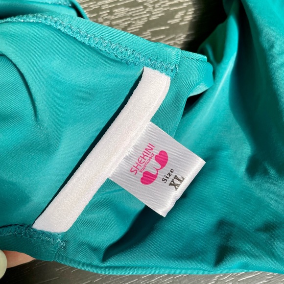 SHEKINI Bikini wrap top, ties in back beautiful color. Bottoms white with plants - Picture 4 of 8